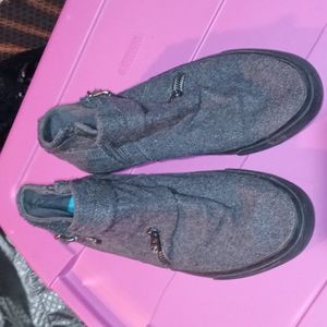 Blowfish gray zip up booties size 9